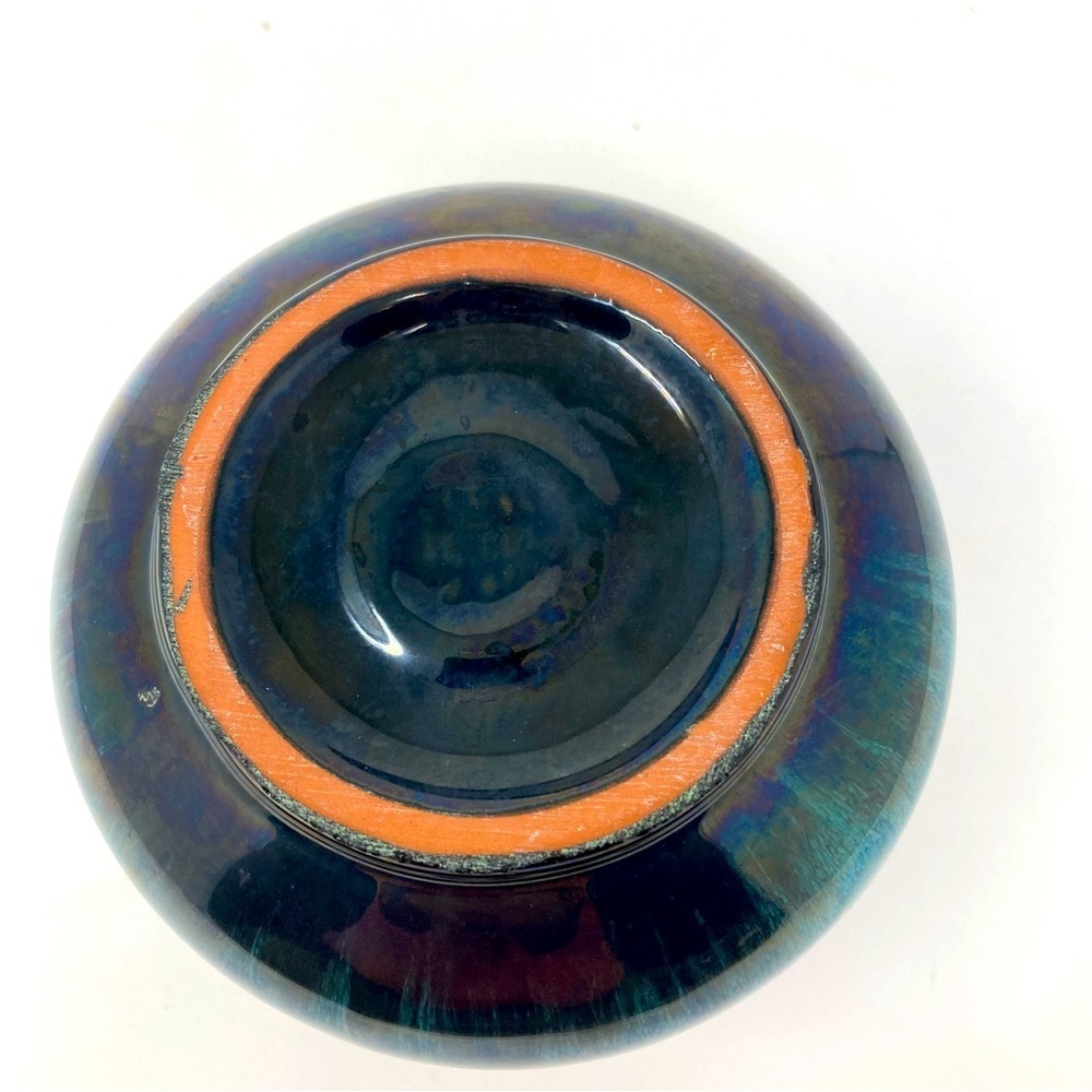 Vintage Blue Mountain Pottery vase. - Picture 6 of 10